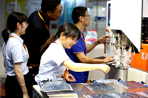 智能、互聯(lián)——賦能產(chǎn)業(yè)新發(fā)展